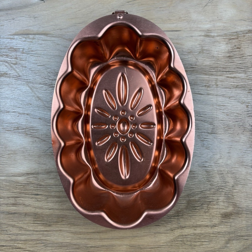 Vtg Copper Tone Oval Jello Mold Scalloped Fluted Baking Cake Pan MCM Wall Decor - Picture 1 of 4